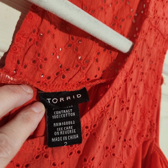 💚VINTAGE TORRID TEE - COLD SHOULDER - EYELET - HOT PINK - GENTLY USED - Picture 6 of 10